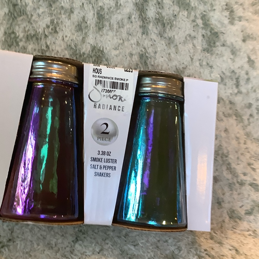 Smoke Luster Radiance Salt & Pepper Shaker Set NWT 3.38oz - Picture 3 of 15